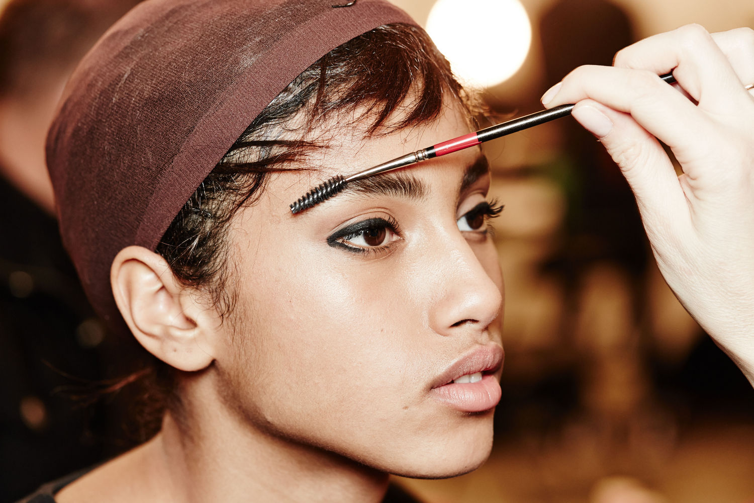 brows-hairspray-tip-main
