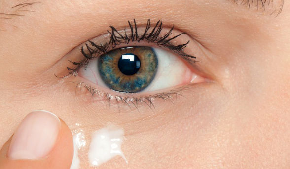 woman-eye-cream-final_article_new